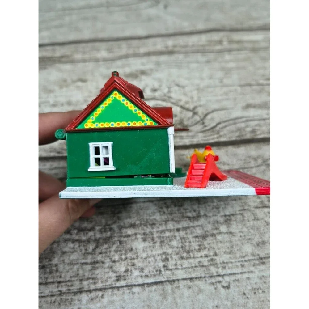 1993 Bluebird Polly Pocket Holiday Toy Shop